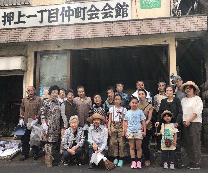 押仲町会前で集合写真'' 押仲町会前で集合写真''
